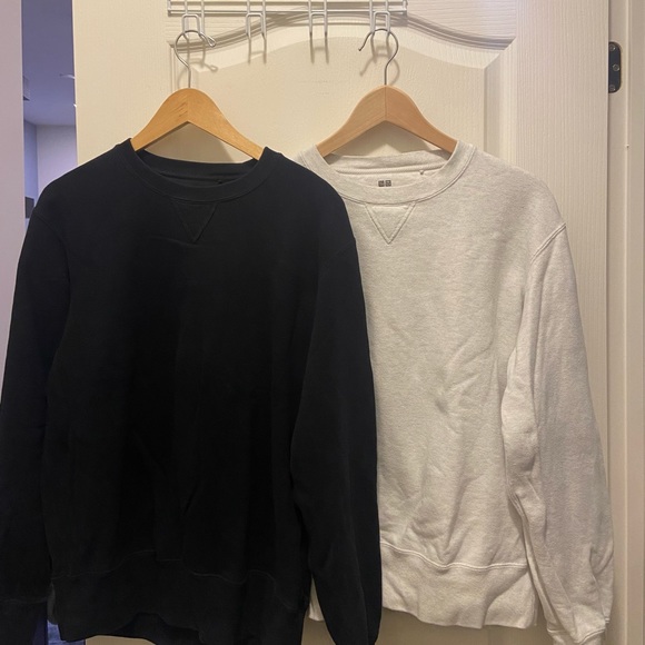 UNIQLO TWO PACK MENS CREW NECK SWEATERS IN MEDIUM - COLOURS BLACK AND WHITE - Picture 1 of 2
